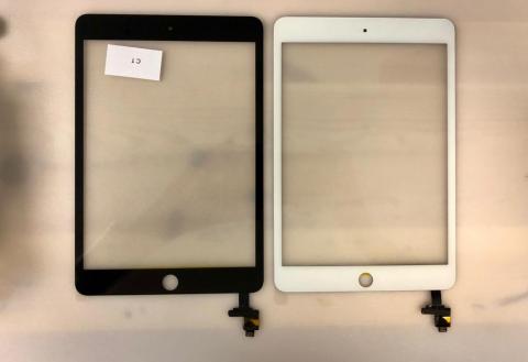 Сенсорное стекло (тачскрин) iPad mini 3, с конектором и наклейками A1599, A1560, черный.