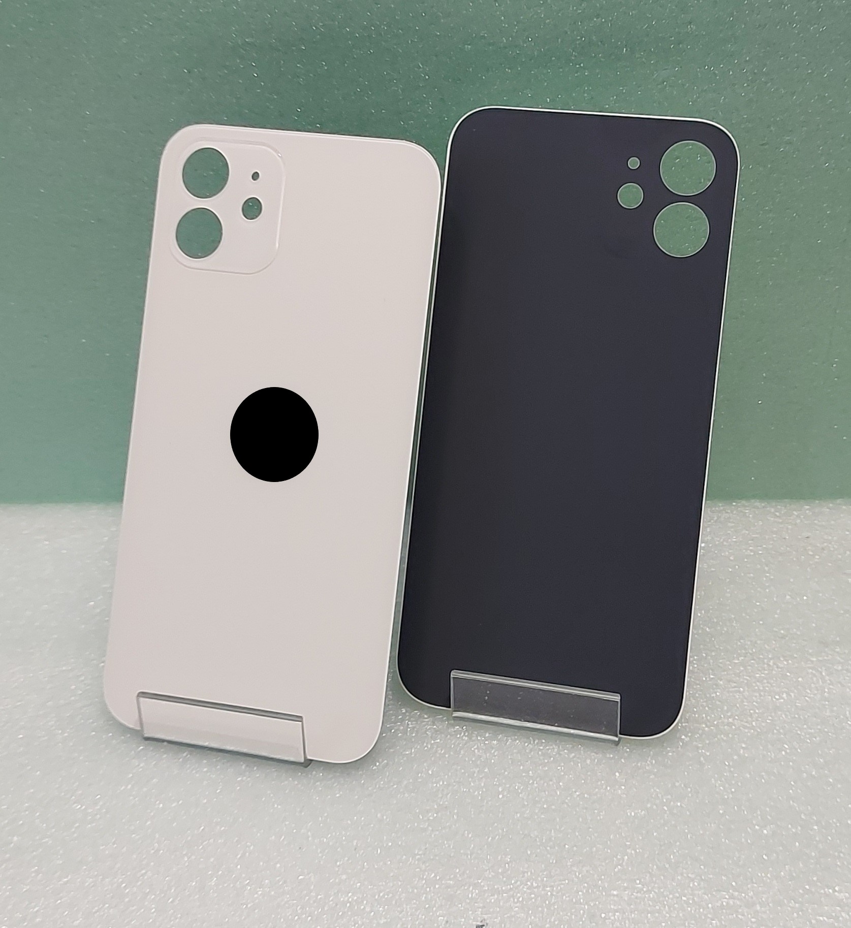 Задняя крышка iPhone 12 белая